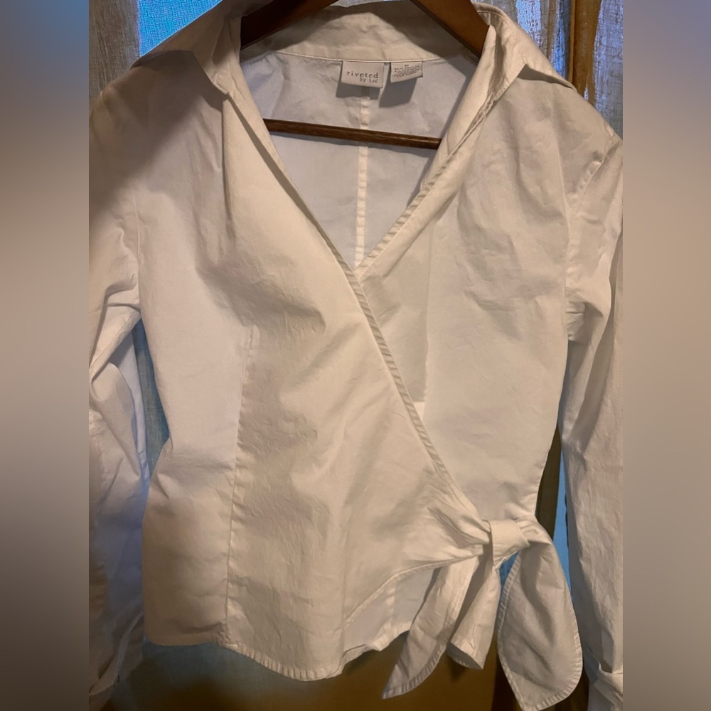 Riveted by Lee white cross wrap long sleeve blouse size small unique crossover - Picture 6 of 6